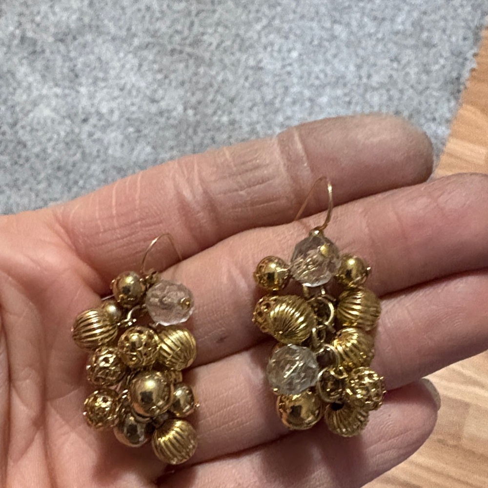 VINTAGE 70s CLUSTERED GOLD-TONE AND CLEAR BEADED DANGLE HOOK 1.8" EARRINGS - Picture 8 of 9